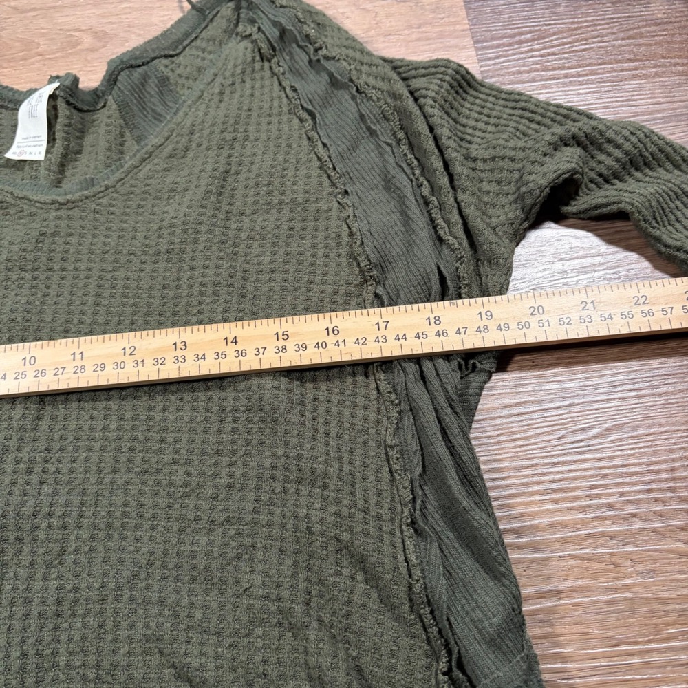 We The Free Free People Olive Green Waffle Knit Thermal Top XS Boho Raw Seam - Picture 4 of 5
